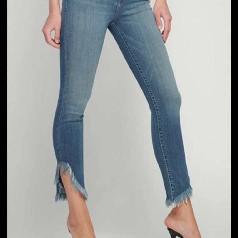 Good American Taylor Medium Wash Fray High Rise Skinny.